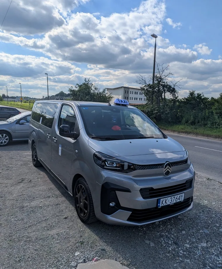 Van taxi dla grup do 8 pasażerów w Krakowie